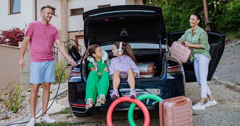Image of a family packing their electric vehicle before leaving for vacation
