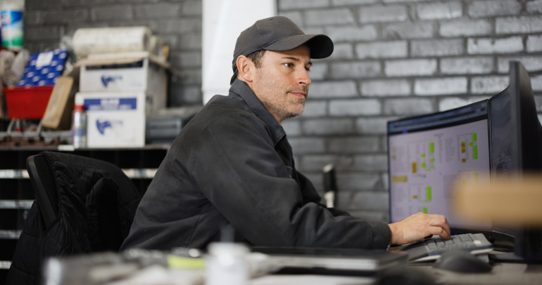 A fleet operator working at a computer